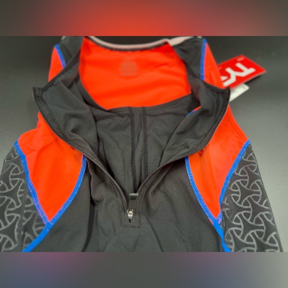 TYR Women's Competitor Loose Tri Singlet with Bra Athletic Tank Small - Picture 2 of 8